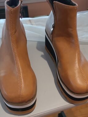 Source Unknown Tan Platform Ankle Boots with Black & White Trim